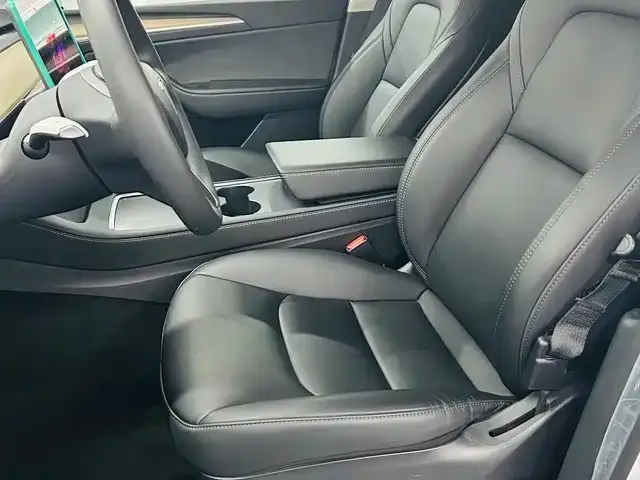 Tesla Model Y — Фото автомобиля 5