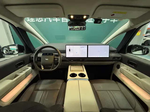 Li Auto MEGA — Фото автомобиля 19