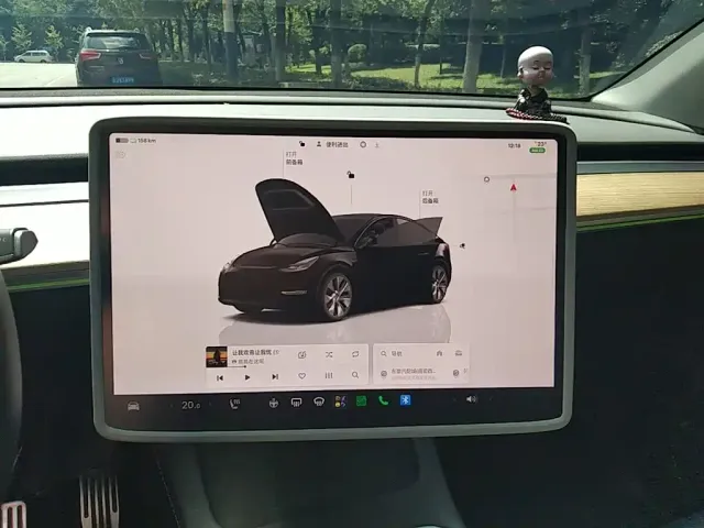 Tesla Model Y — Фото автомобиля 12