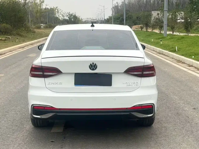 Volkswagen Lavida — Фото автомобиля 8
