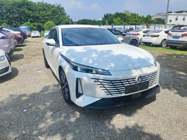 Changan Eado — Фото автомобиля 3