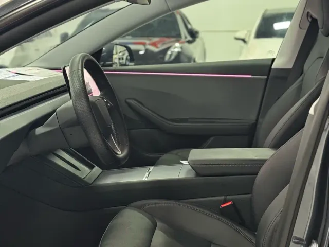 Tesla Model 3 — Фото автомобиля 9
