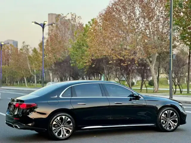 Mercedes-Benz E-Class — Фото автомобиля 9
