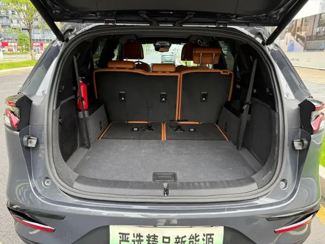 BYD Tang — Фото автомобиля 19