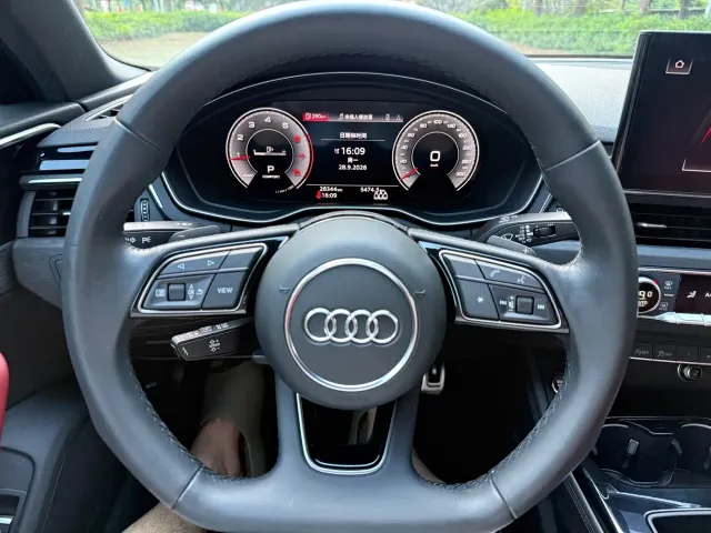 Audi A4L — Фото автомобиля 14
