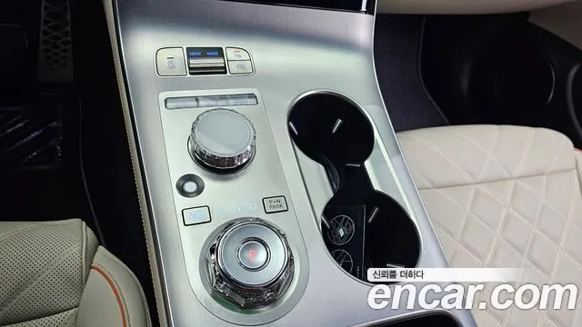 Genesis GV70 2.5T Бензин 2WD — Фото автомобиля 9