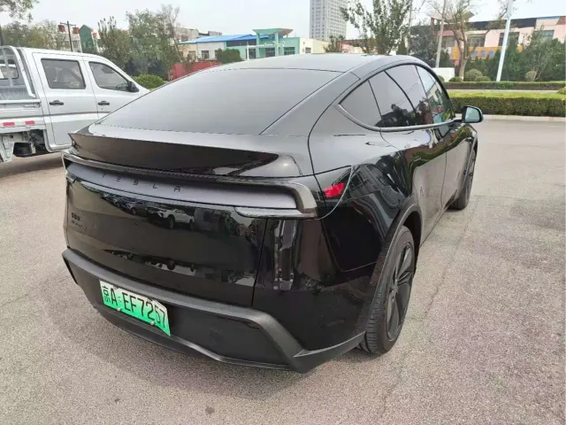 Tesla Model Y — Фото автомобиля 9