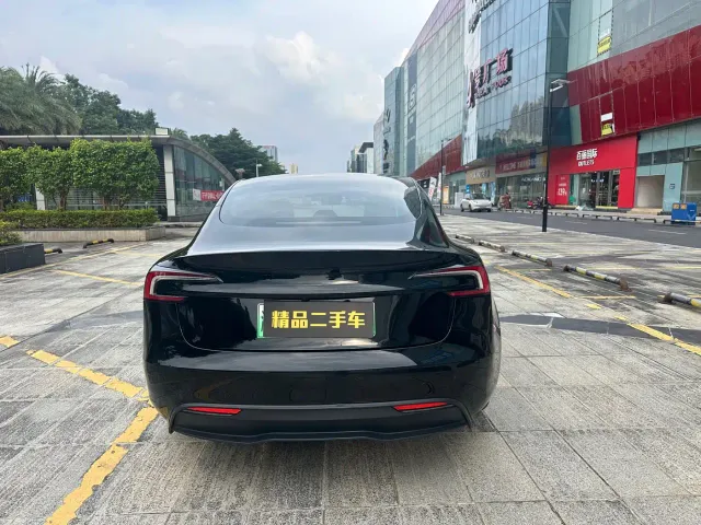 Tesla Model 3 — Фото автомобиля 18