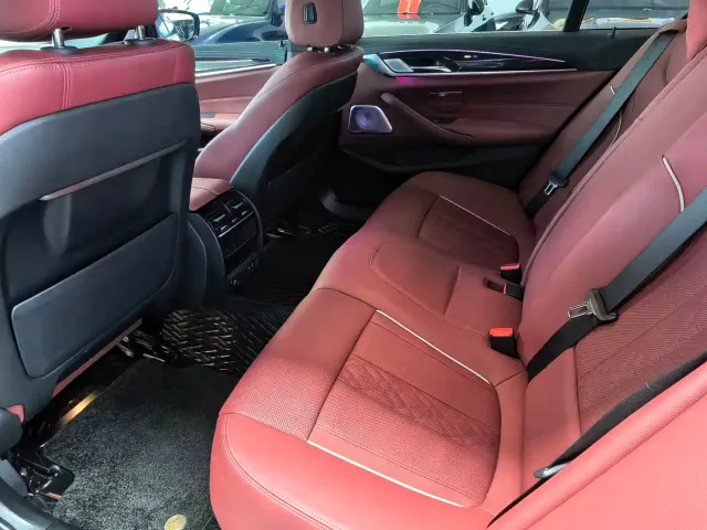 BMW 5 Series — Фото автомобиля 17