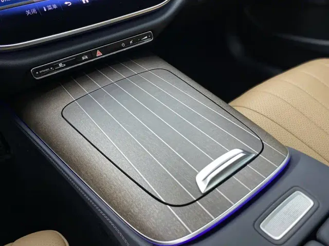 Mercedes-Benz E-Class — Фото автомобиля 21