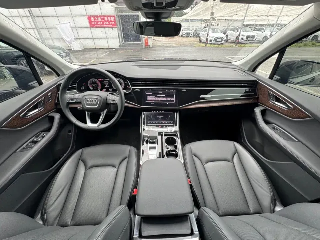 Audi Q7 — Фото автомобиля 10