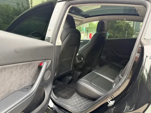 Tesla Model Y — Фото автомобиля 7