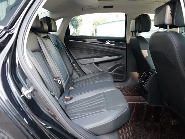 Volkswagen Passat — Фото автомобиля 7