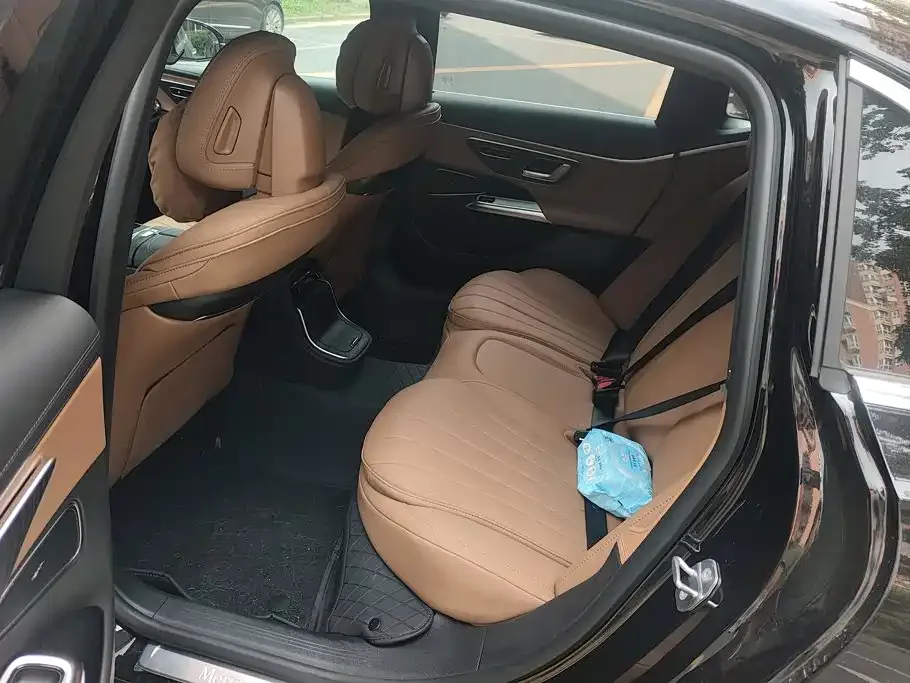 Mercedes-Benz Mercedes-Benz E-Class — Фото автомобиля 11