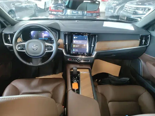 Volvo S90 — Фото автомобиля 9