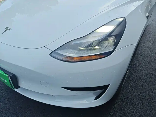 Tesla Model 3 — Фото автомобиля 23