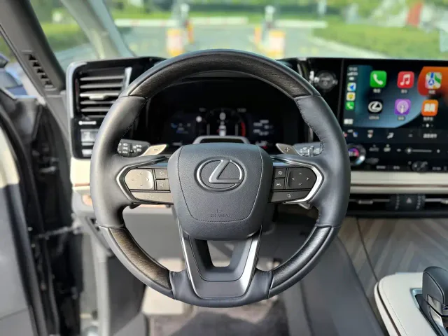 Lexus LM — Фото автомобиля 9