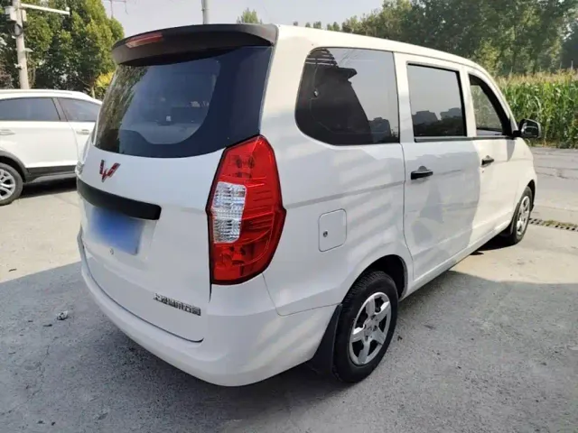 Wuling Hongguang — Фото автомобиля 6
