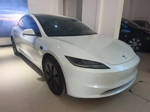 Tesla Model 3 — Фото автомобиля 3