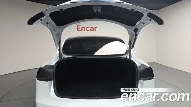 Tesla Model 3 — Фото автомобиля 20