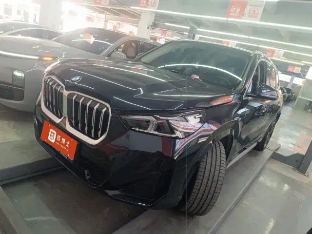 Фотография автомобиля — BMW X1