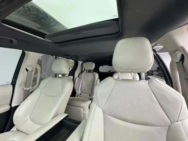 Toyota Sienna — Фото автомобиля 5