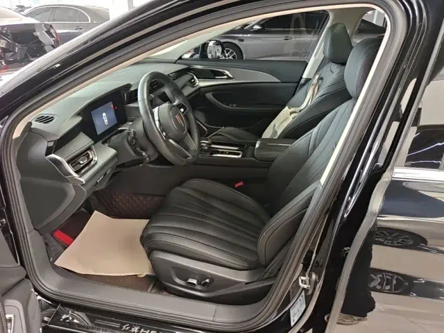 Hongqi H5 — Фото автомобиля 14