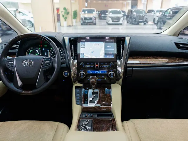 Toyota Alphard — Фото автомобиля 9