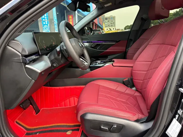 BMW 5 Series — Фото автомобиля 11