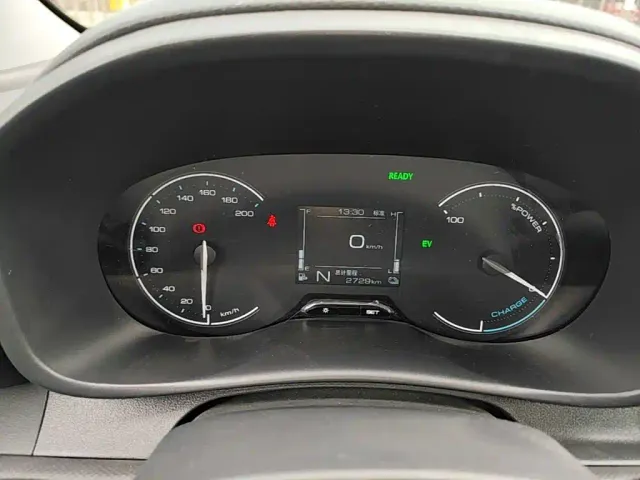 Wuling Hongguang — Фото автомобиля 11