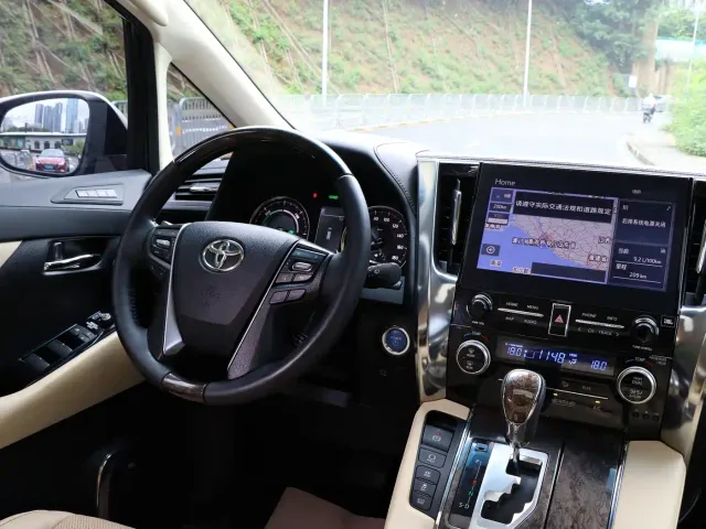 Toyota Vellfire — Фото автомобиля 16