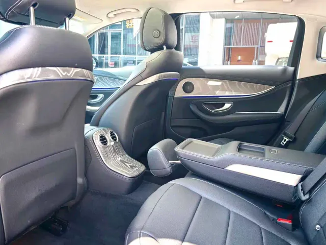 Mercedes-Benz E-Class — Фото автомобиля 10