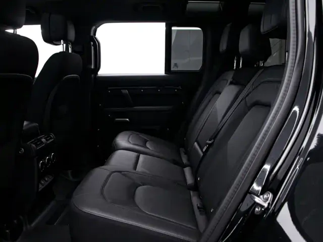 Land Rover Defender — Фото автомобиля 15
