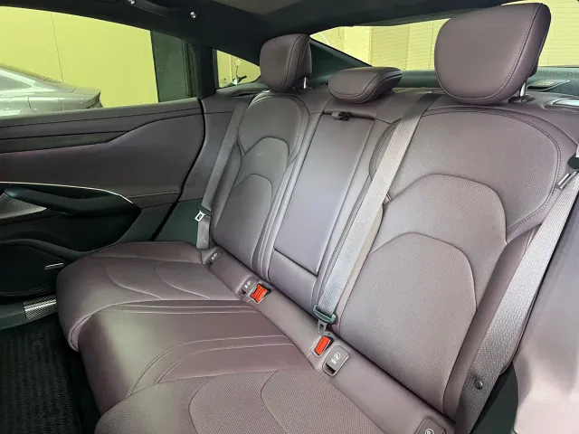 Xiaomi SU7 — Фото автомобиля 24