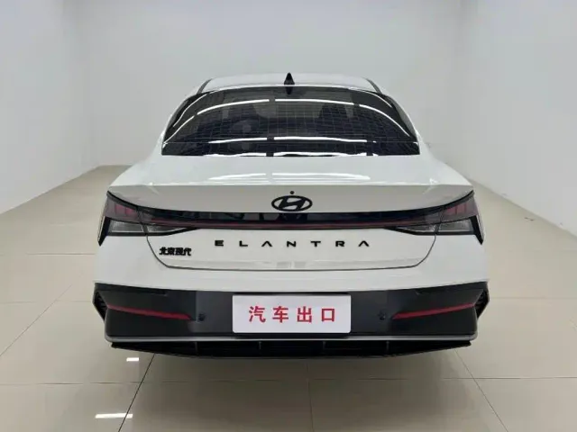 Hyundai Elantra — Фото автомобиля 5