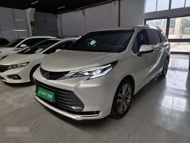 Фотография автомобиля — Toyota Sienna