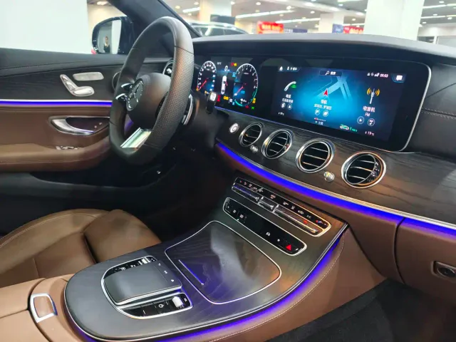 Mercedes-Benz E-Class — Фото автомобиля 12