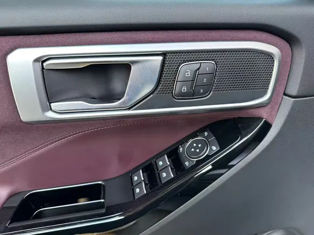 Ford Explorer — Фото автомобиля 9