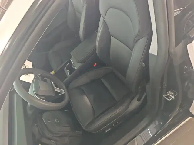 Tesla Model 3 — Фото автомобиля 14