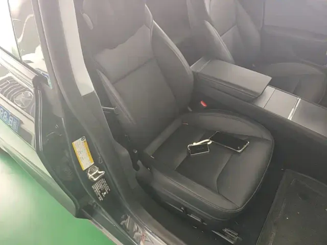 Tesla Model 3 — Фото автомобиля 24