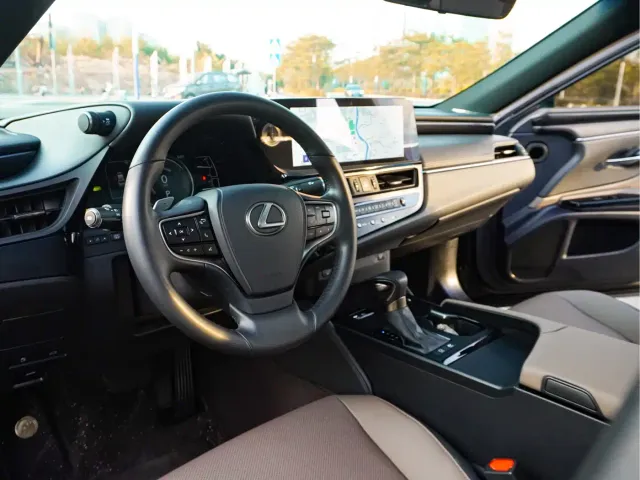 Lexus ES — Фото автомобиля 9