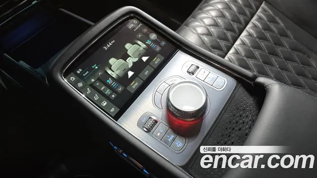 Genesis G90 Бензин 3.5 Turbo e-S/C AWD LWB — Фото автомобиля 18