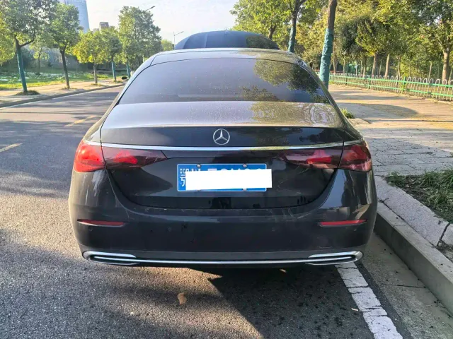 Mercedes-Benz E-Class — Фото автомобиля 3