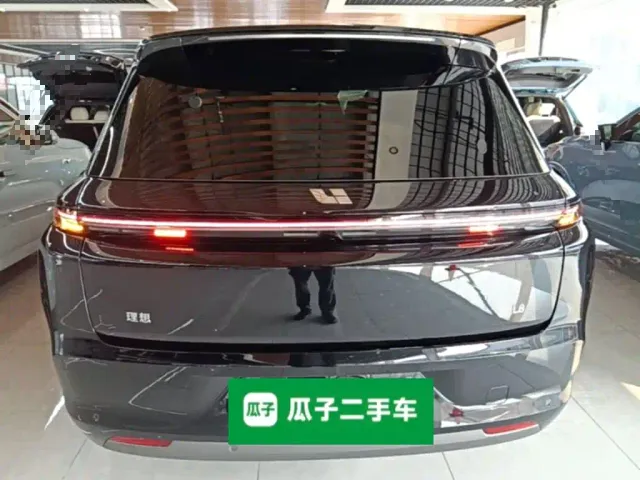 Li Auto L8 — Фото автомобиля 5