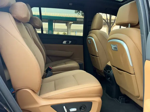 Li Auto ONE — Фото автомобиля 13