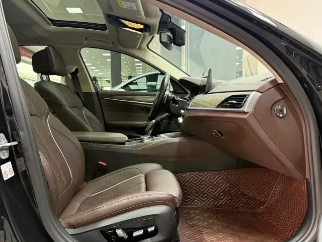 BMW 5 Series — Фото автомобиля 10