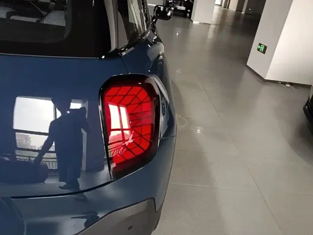MINI Electric MINI ACEMAN — Фото автомобиля 7