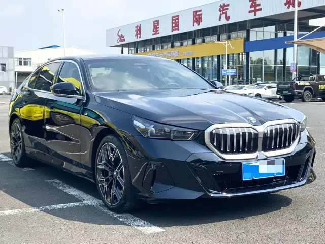 BMW 5 Series — Фото автомобиля 3