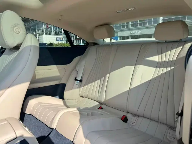 Mercedes-Benz E-Class — Фото автомобиля 9