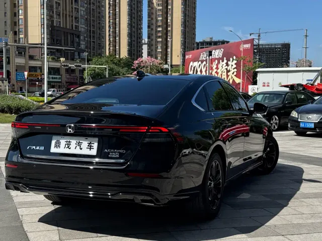 Honda Accord — Фото автомобиля 8